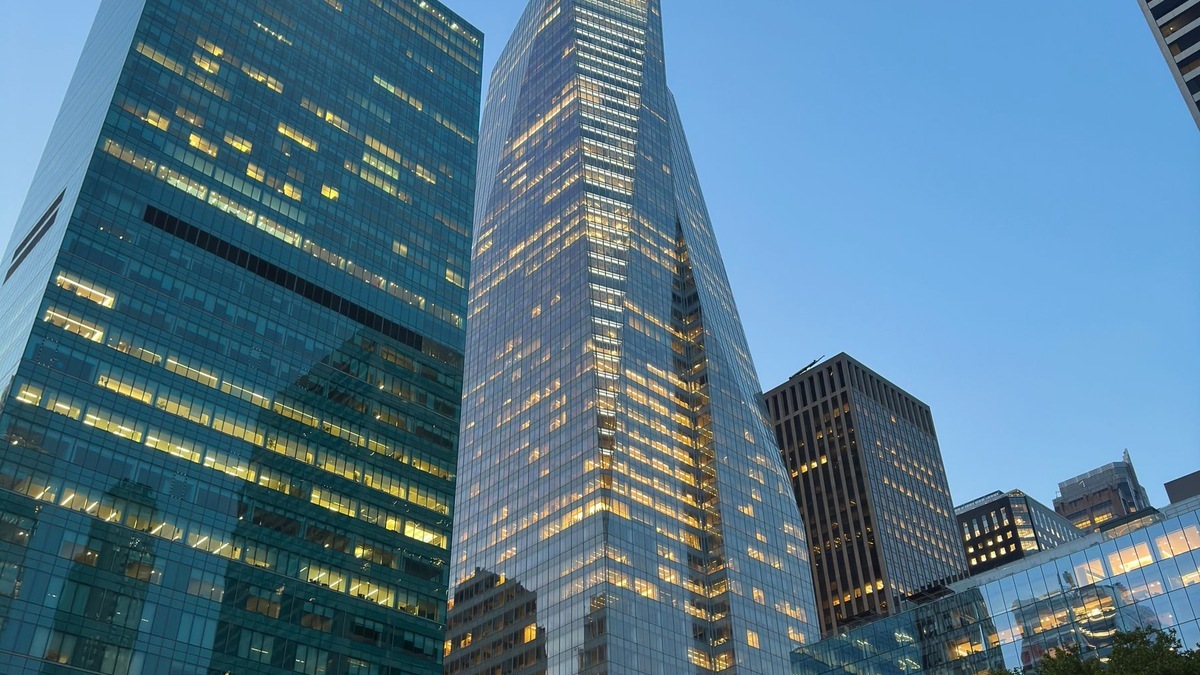 EB-5递件后为何还会核查工作与教育经历？复杂背景家庭的准备重点